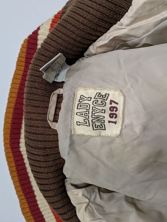 Enyce Women’s Quilted Jacket Cropped Cream Brown Varsity Style Retro Y2K - Picture 3 of 3